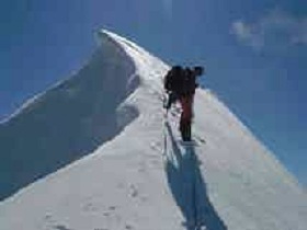 山頂に立つ　登山コース（中〜上級者用）のイメージ