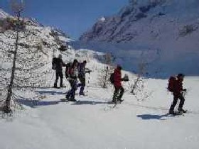 スイスアルプスでのウィンターアクティビティのイメージ