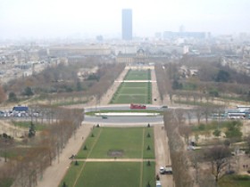 パリ市内観光＋セーヌ川クルーズ＋エッフェル塔での昼食のイメージ